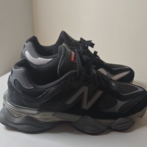 New Balance MENS 9060 Athletic Shoes